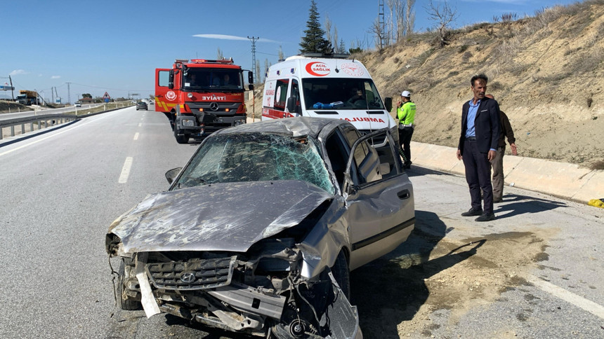 Karaman’da feci kaza! Takla atan otomobilde 2 kişi yaralandı