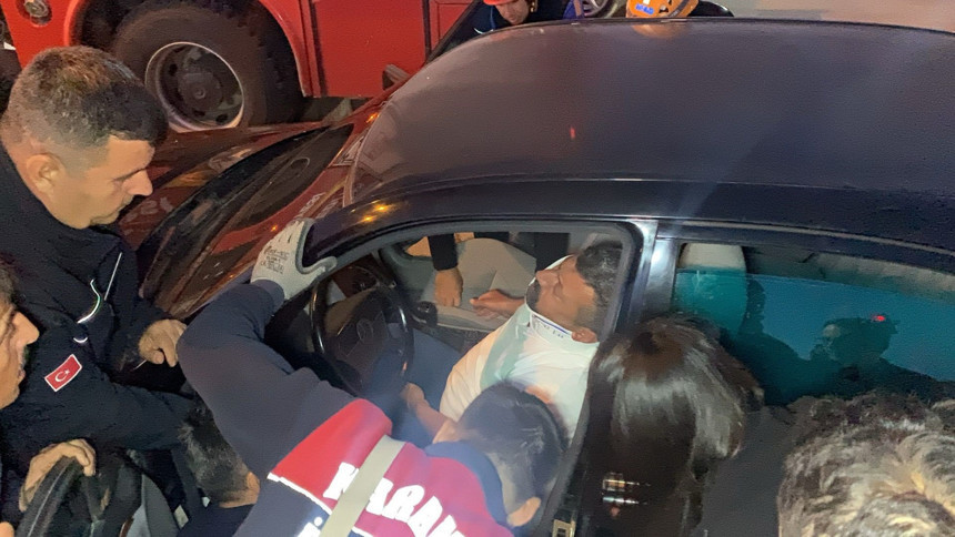 Karamanda trafik kazası! Yaralı baba, ağlayan oğlunu “iyiyim” diyerek teselli etti