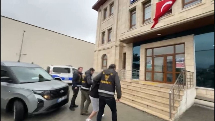 Yüzük sordu kuyumcudan 570 bin lira değerinde altın çaldı! Hırsızlık kamerada...