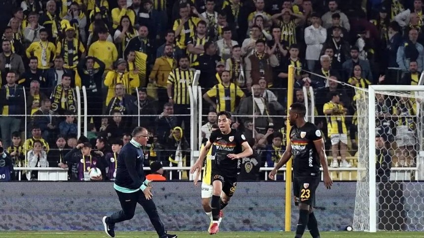 Cüneyt Özdemir'in "Hem Fenerbahçeli hem CHP'li olmak" videosu viral oldu