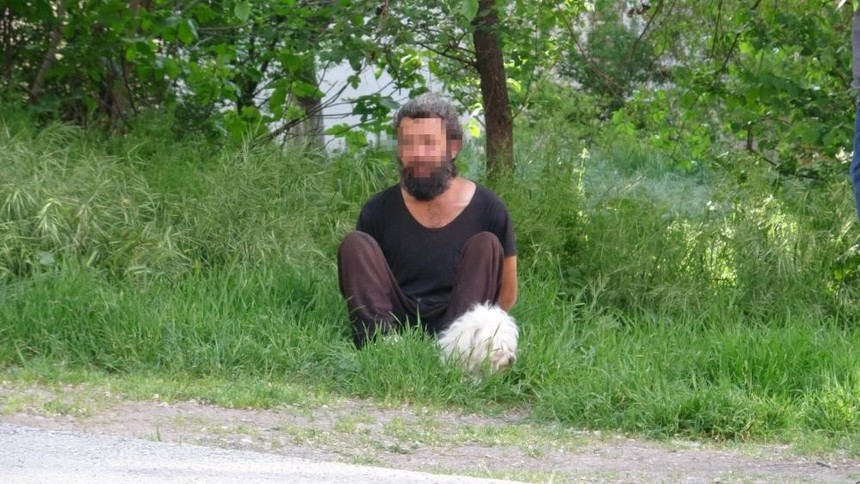Annesinin cesediyle 2 hafta yaşadı, eve gelen polise "annem uyuyor" dedi - Resim : 2