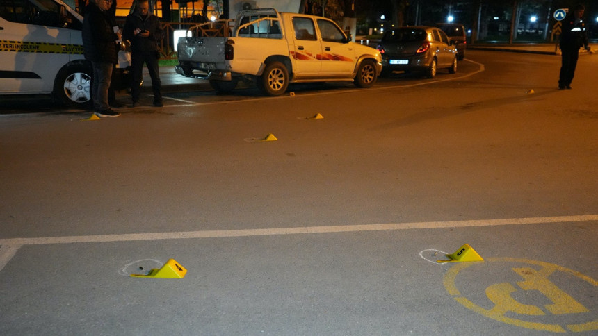 Burdur’da gece yarısı panik! Sokakta rastgele ateş açıp kaçtılar