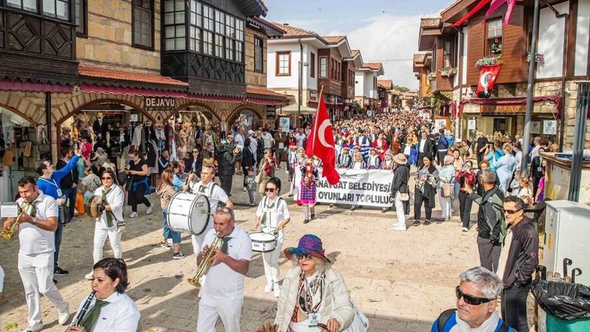 Manavgat'ın gastronomi iddiası: Girit’ten Side’ye Kültür ve Lezzet Festivali başladı