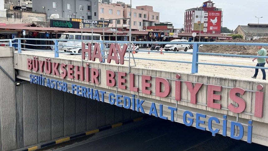 İskenderun'da aynı cadde üzerindeki 6 tabelada Hatay'ın 'T'si kaybolmuştu, nedeni belli oldu