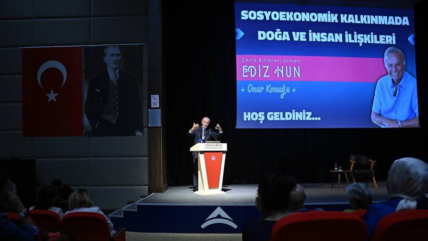 Ediz Hun'un sol hali... Usta sanatçı, Antalya Bilim Üniversitesinde öğrencilere önerilerde bulundu - Resim : 2
