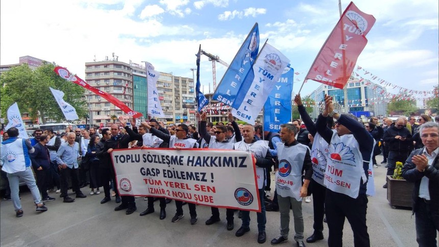 Konak Belediyesinde memurlar iş bıraktı, Başkan Çınarlı aleyhine sloganlar atıldı - Resim : 2