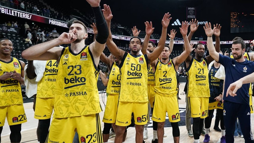 Fenerbahçe Beko'da Final-Four coşkusu: Oyuncular koç Jasikevicius'u jakuziye attı