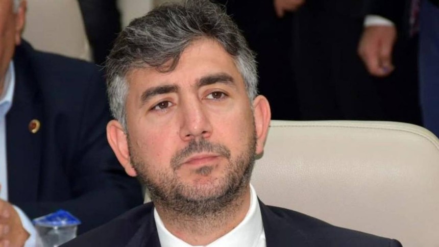 Sapanca Belediyesi binasında başkan Nihat Arda Şahin'e saldırı girişimi