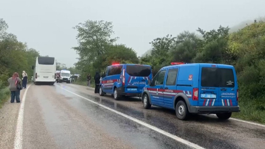 Kastamonu Üniversitesi öğrencilerini taşıyan tur otobüsü Sinop'ta kaza yaptı: 2'si ağır, 18 yaralı