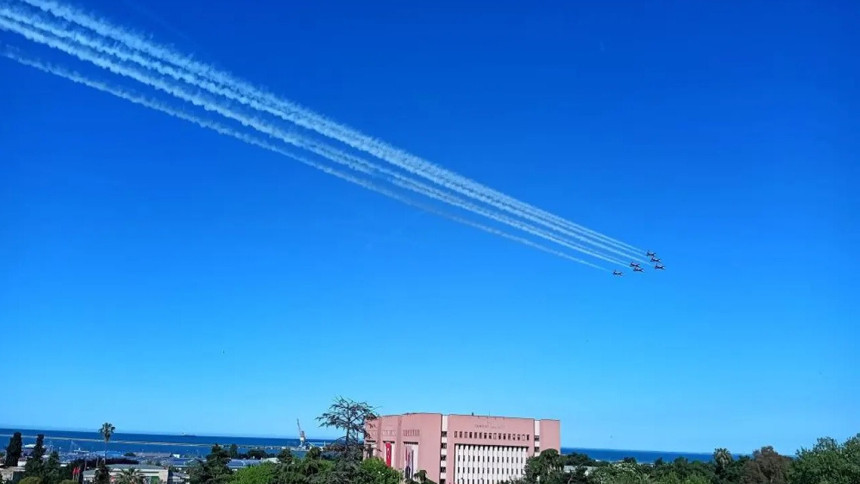 Samsun’da 19 Mayıs coşkusu! Solo Türk ve Türk YIldızları gösterisine ilgi büyüktü... - Resim : 2