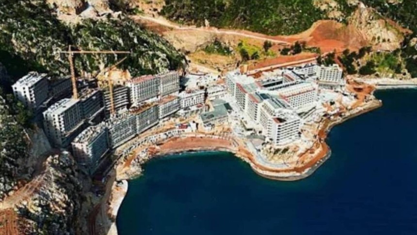 Marmaris'teki skandal proje: Yolu kesen Sinpaş görevlileri ile vatandaşlar arasında arbede çıktı - Resim : 2