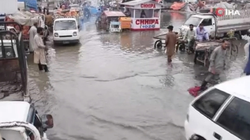 Pakistan'ı şiddetli yağış ve fırtına vurdu: 6 kişi hayatını kaybetti