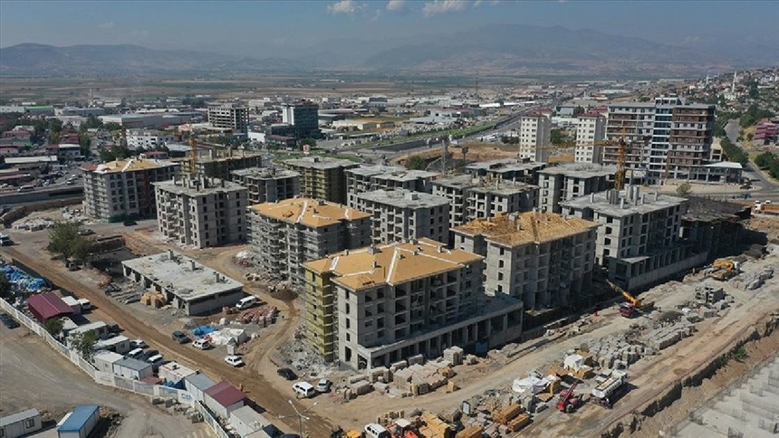 Depremde 1400 kişiye mezar olmuştu! Ebrar sitesinde yeniden bayram kutlanacak...