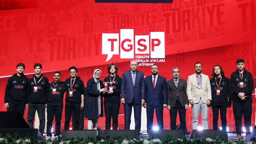 Cumhurbaşkanı Erdoğan: Fitne siyaseti dönemi artık kapanmıştır. Kimse bizi bölemez - Resim : 2