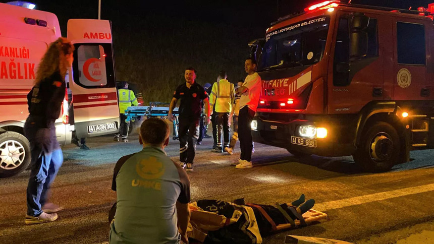 Kuzey Marmara Otoyolu'nda feci kaza: 4'ü çocuk 12 yaralı!