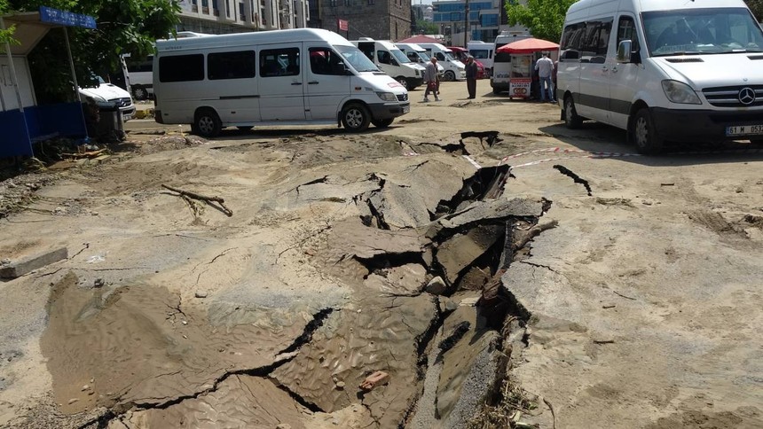 Bakan Uraloğlu afet bölgesinde: Trabzon'daki sel felaketinin bilançosu ağır, Hüseyin Aydın'ı arama çalışmaları sürüyor