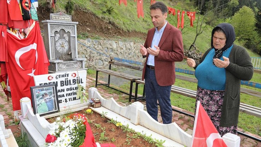 Eren Bülbül'ün annesi DEM'in telefonunu anlattı: Bu süreç araya girmese kabul etmezdim, konuşmazdım - Resim : 2