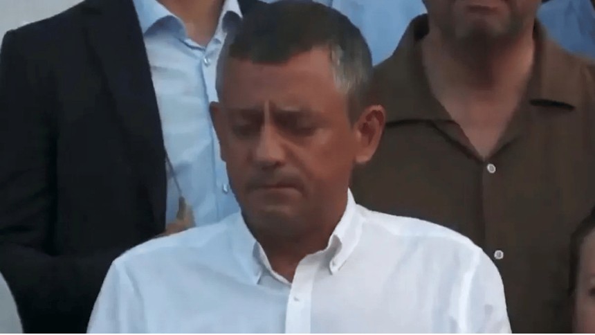 Özgür Özel, Ferdi Zeyrek'in cenaze programını gözyaşlarıyla açıkladı