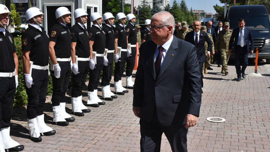 Bakan Güler'dan flaş açıklama: Türk ordusu her türlü senaryoya hazırlıklı, sorumluluklarımızı biliyoruz - Resim : 2