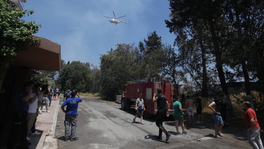 Ülke alenen kundaklanıyor! Antalya'da yangın şehrin göbeğinde başladı, 3.5 saatte kontrol altında - Resim : 2
