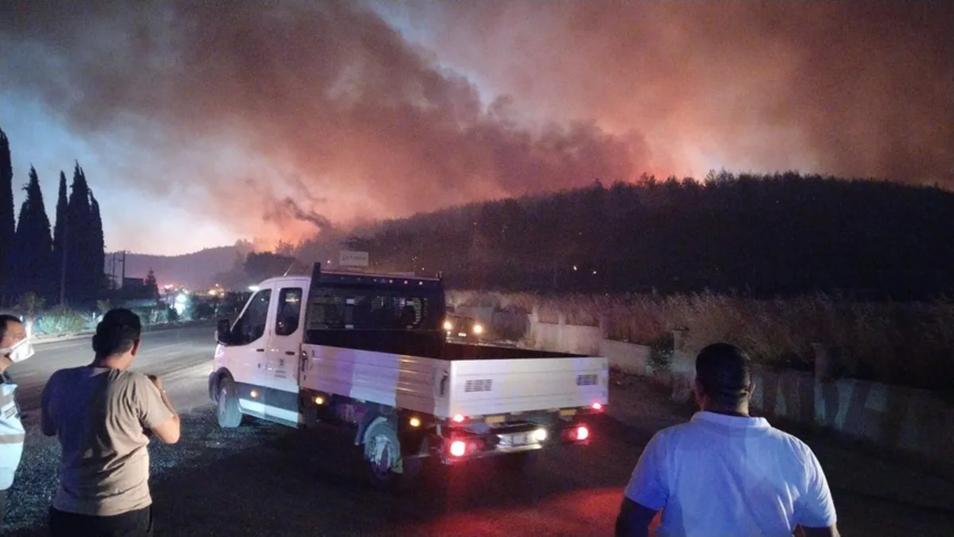 İzmir'in dört bir yanı yanıyor: Alevler her yanı sardı! - Resim : 7