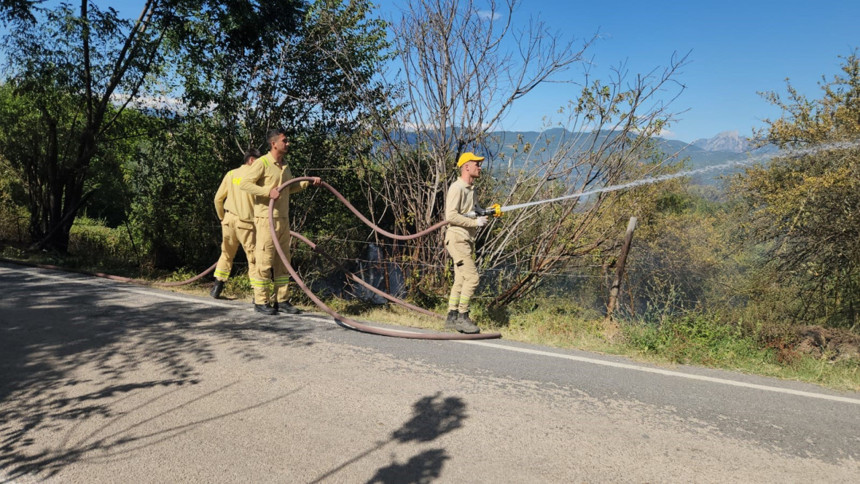 Buca'da kahraman ormancılar alev kapanına girdi! Arazözün içinde can pazarı - Resim : 4