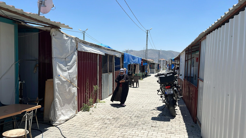 Hatay'da deprem! Antakya merkez 3.5 büyüklüğünde sallandı... "İyi salladı, önce gürültü geldi, korktuk tabi"