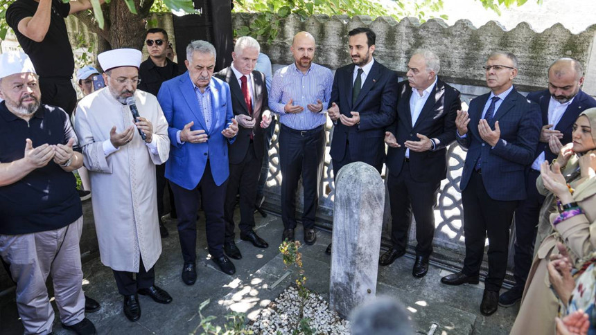 Mimar Sinan'ın vasiyeti; Gürsoy Vakfı Süleymaniye Camii’nde vatandaşa aşure dağıttı