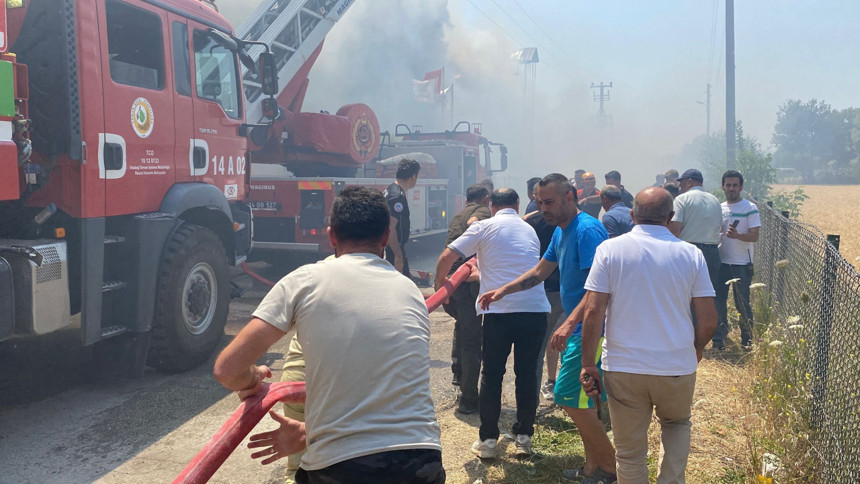 Bolu'da fabrika yangını! Alevlerle 2 saat boyunca müdahale ettiler: Medikal fabrikası küle döndü - Resim : 2