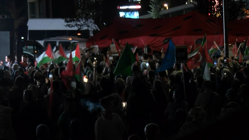 Gazze’ye giden Sumud Filosu'na destek nöbeti Üsküdar'da başladı