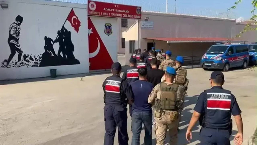 Cezaevi önünde araç gasp edip 2 kişiyi yaralamışlardı! Ekipler tarafından işte böyle yakalandılar - Resim : 3