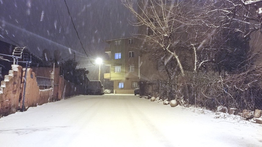 İstanbul'da kar yağışı etkili olmaya başladı...