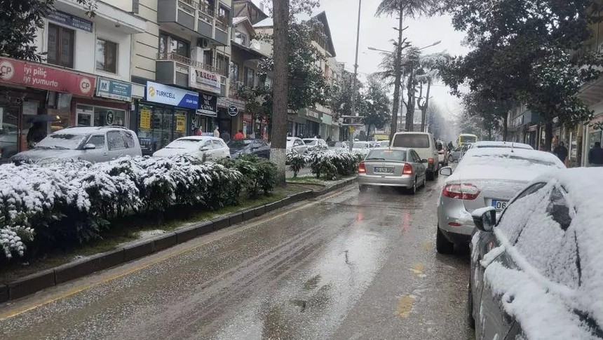 Yurdu kar bastırdı: Birçok ilde okullar tatil edildi!