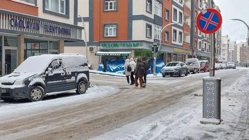 Yurdu kar bastırdı: Birçok ilde okullar tatil edildi! - Resim : 2