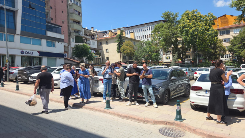 Gemlik 4.3'le sallandı, vatandaş depreme böyle yakalandı
