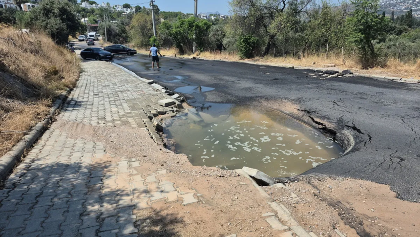 Bodrum'da ana su isale hattı patladı: Tonlarca su boş yere aktı!
