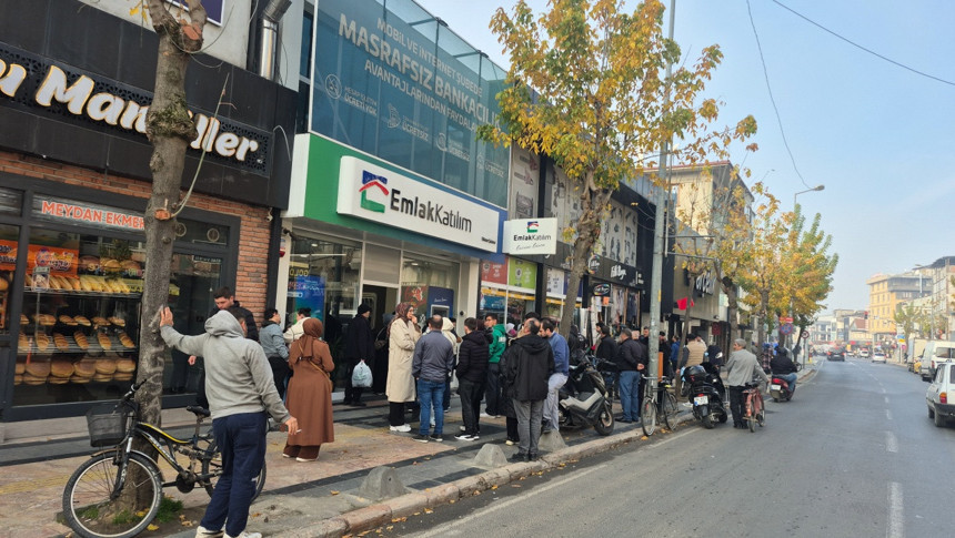 Yüzyılın konut projesine talep patlaması! Gözyaşları içinde başvurdu, bankamatik önünde uzun kuyruklar oluştu
