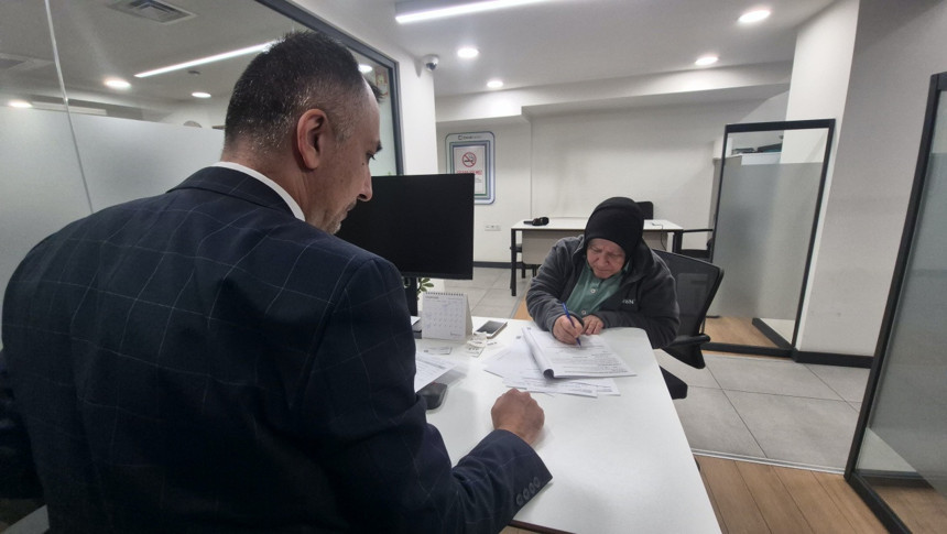 Yüzyılın konut projesine talep patlaması! Gözyaşları içinde başvurdu, bankamatik önünde uzun kuyruklar oluştu - Resim : 2