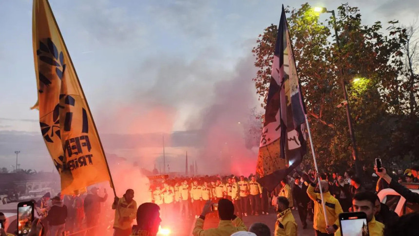 Fenerbahçe’de taraftarlar kritik derbiye yoğun ilgi gösterdi - Resim : 2