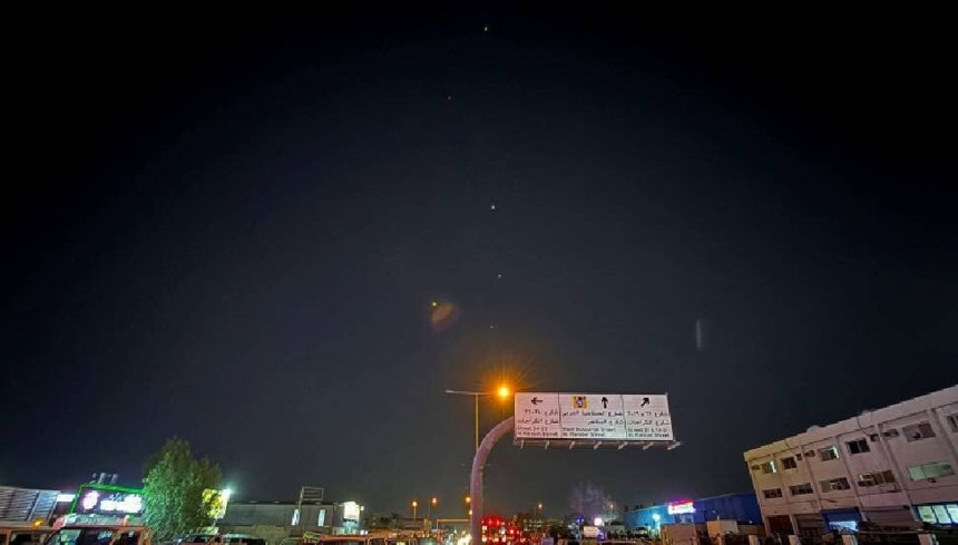 Ali Hamaney'den yanan ABD bayraklı paylaşım: Boyun eğmeyiz!