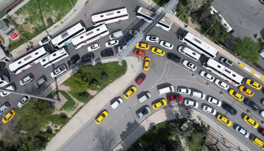 Ramazan Bayramı tatilinin ardından dönüşler başladı, otogarlar insan seli... - Resim : 3