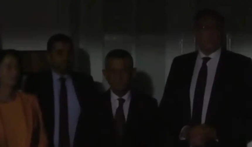Meclis'te şok anlar! Kimse bunu beklemiyordu... Özgür Özel destek görüşmesinde neye uğradığını şaşırdı!