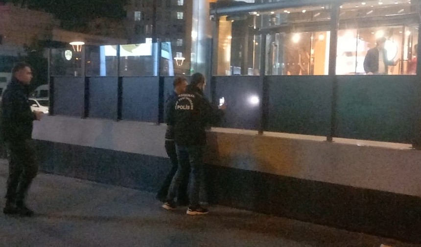 Diyarbakır Starbucks'a silahlı saldırı: Merve Nur Yararlık isimli kadın hayatını kaybetti - Resim : 2