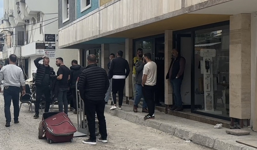 İskenderun'da berber dükkanına silahlı saldırıda iki kişi yaralandı