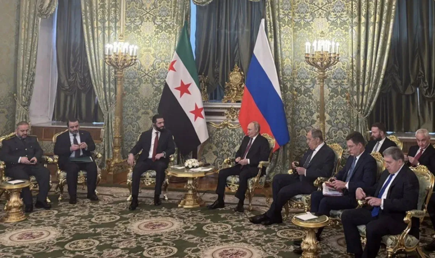 Ahmed Şara, Moskova'da Vladimir Putin ile görüşürken Esad ailesi ile gezmeye çıktı