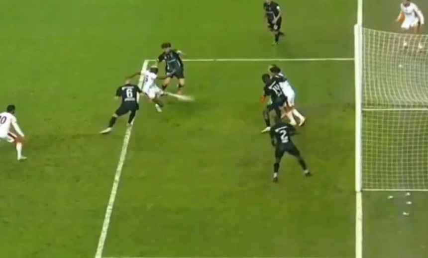 Kocaelispor - Galatasaray maçının en tartışmalı pozisyonu! Hakem iptal etti!