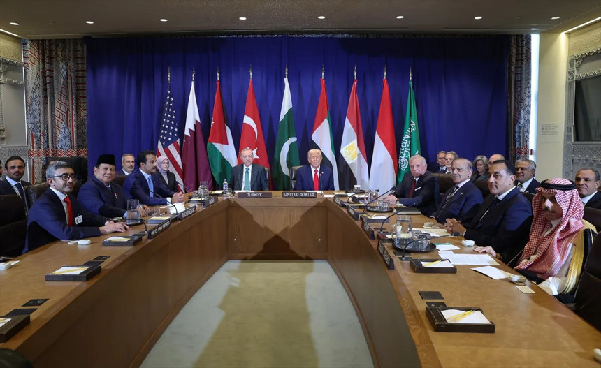 Donald Trump, Cumhurbaşkanı Recep Tayyip Erdoğan'ın yanında ilan etti: Gazze'deki savaşı bitireceğiz