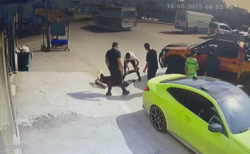 Olmaz olsun böyle şaka! Kamyoneti üzerine sürdüğü arkadaşına çarptı