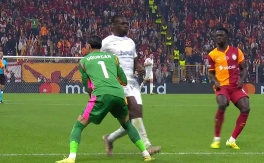 Union Saint-Gilloise maçında Galatasaray'dan kırmızı kart tepkisi! Kart çıkmadı, golü attı!