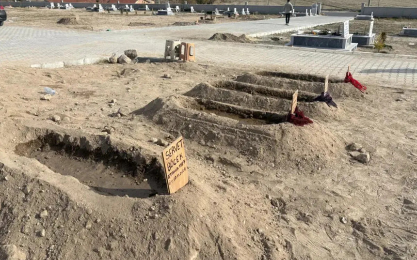 Memleket özlemiyle geldiler, yok oldular! Böcek Ailesi'nin ölümünün ardından tüm oklar otele döndü!